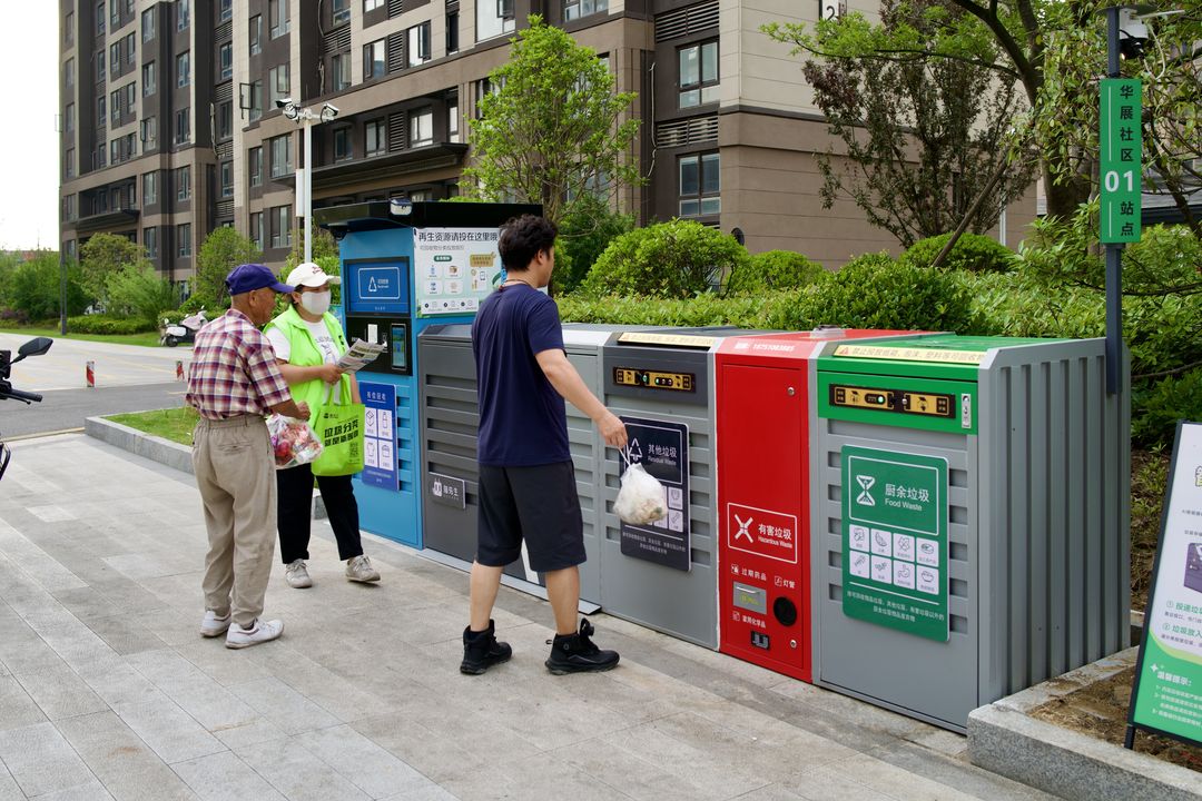 智能科技赋能绿色宿迁——华展智能猫先生M2智能压缩分类收集设备落地宿迁